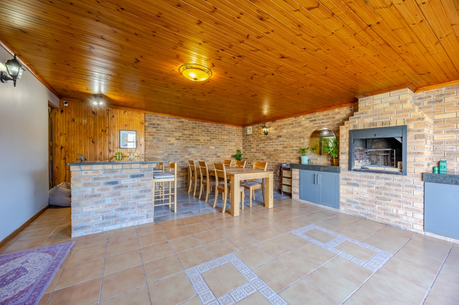 3 Bedroom Property for Sale in Lakeside Western Cape